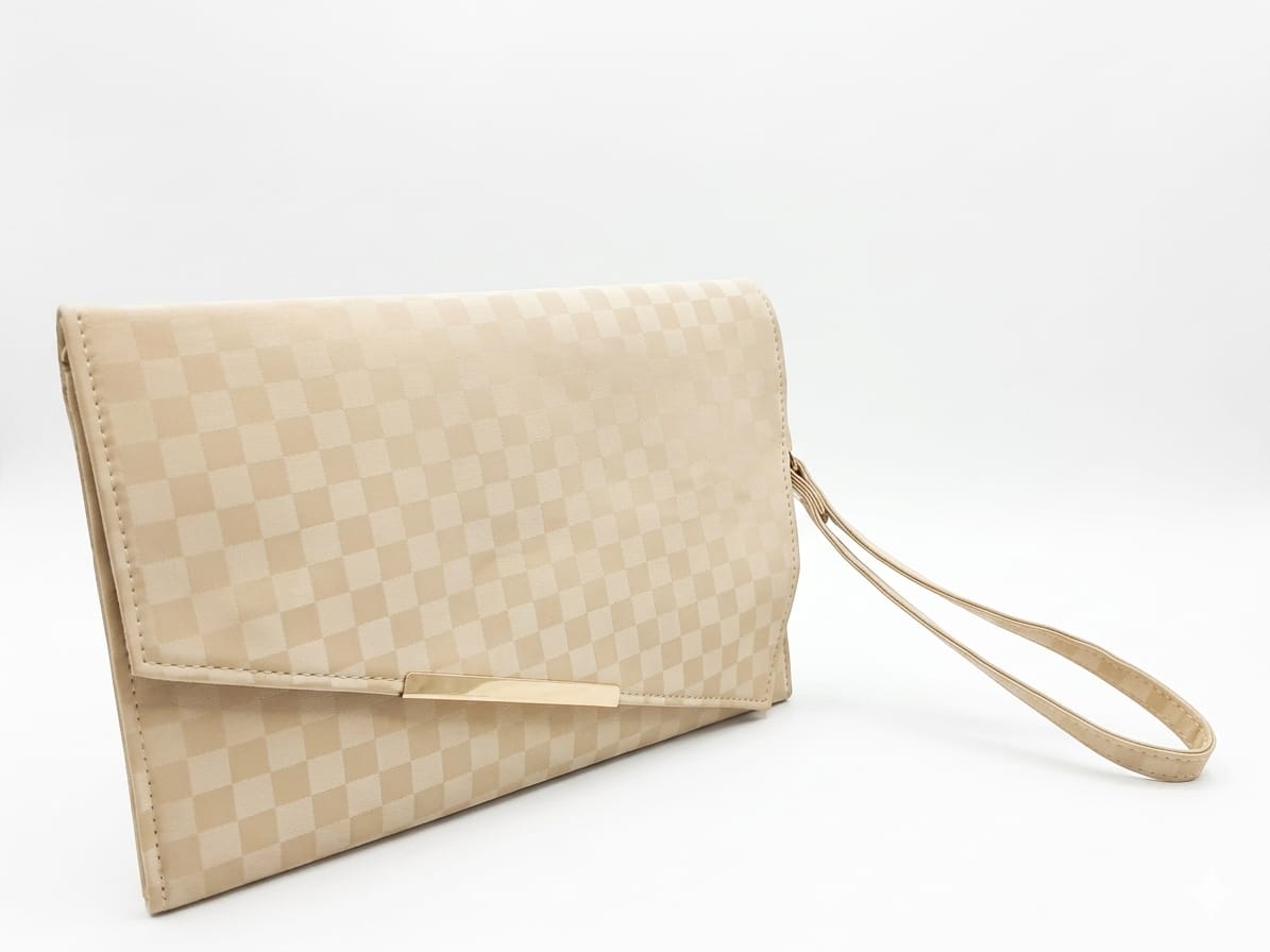 To-Go Clutch in Beige Satin