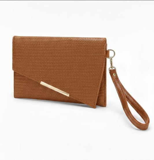To-Go Clutch in Brown